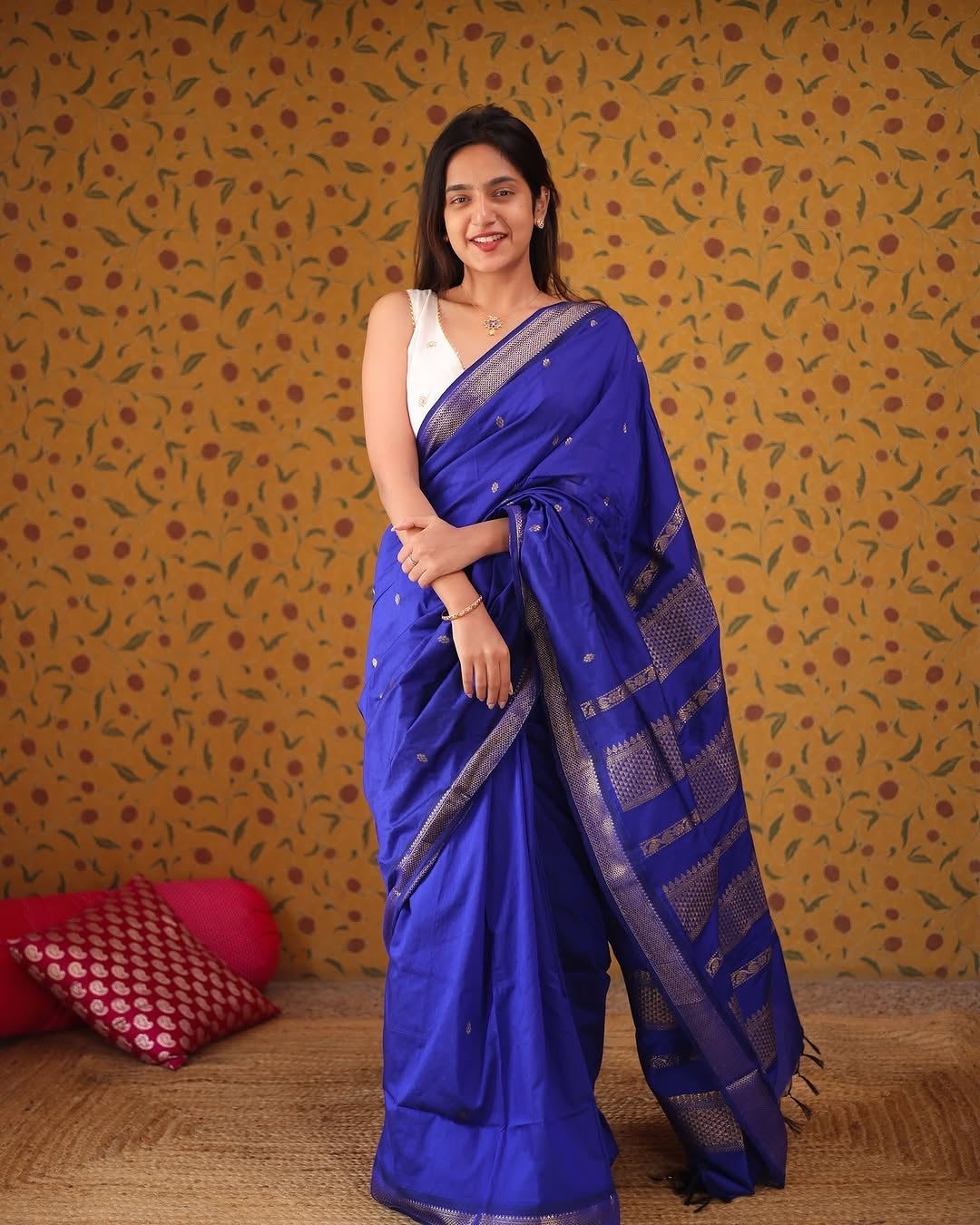 Staggering Royal Blue Soft Silk Saree With Fragrant Blouse Piece