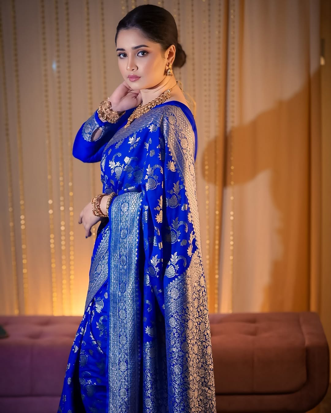 Pretty Royal Blue Soft Banarasi Silk Saree With Glorious Blouse Piece