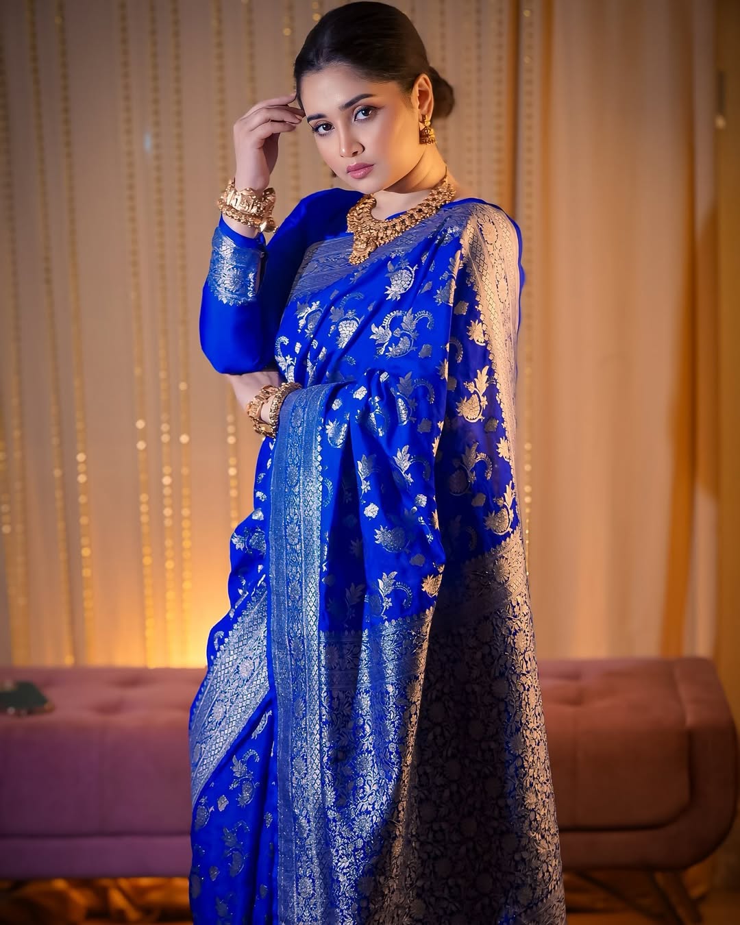 Pretty Royal Blue Soft Banarasi Silk Saree With Glorious Blouse Piece
