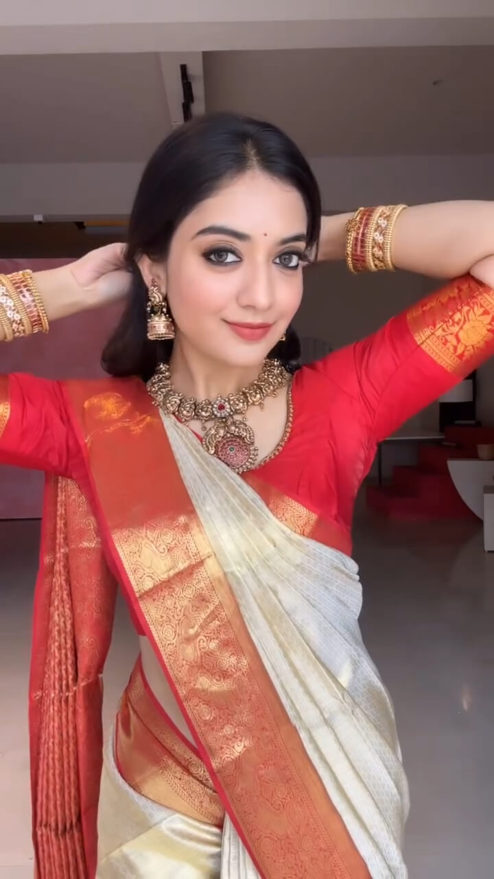 Desirable Beige Pure Banarasi Silk Saree With Beauteous Blouse Piece