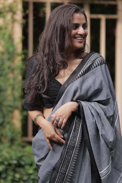 Prominent Grey Cotton Silk Saree With Enamoring Blouse Piece