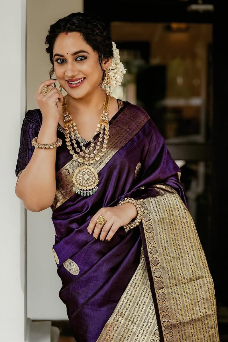 Evocative Purple Soft Banarasi Silk Saree With Piquant Blouse Piece