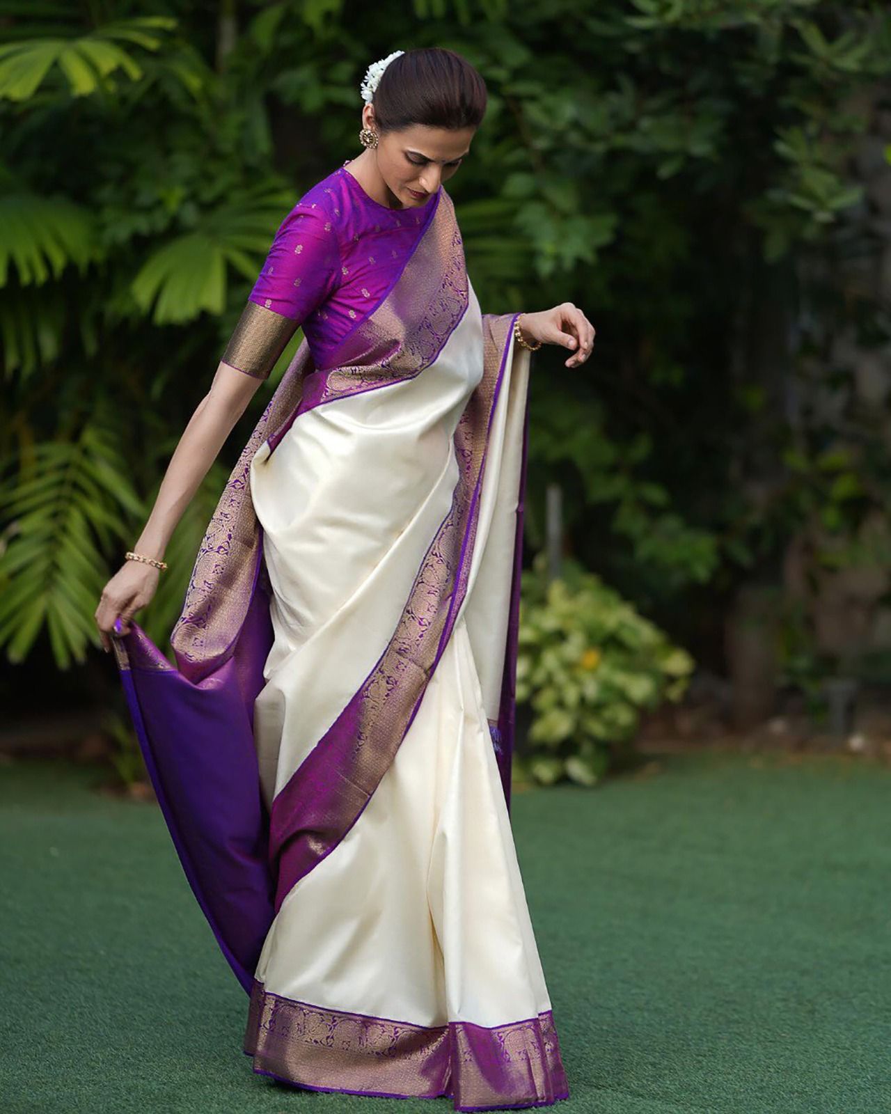 Classic Beige Soft Silk Saree With Conflate Blouse Piece