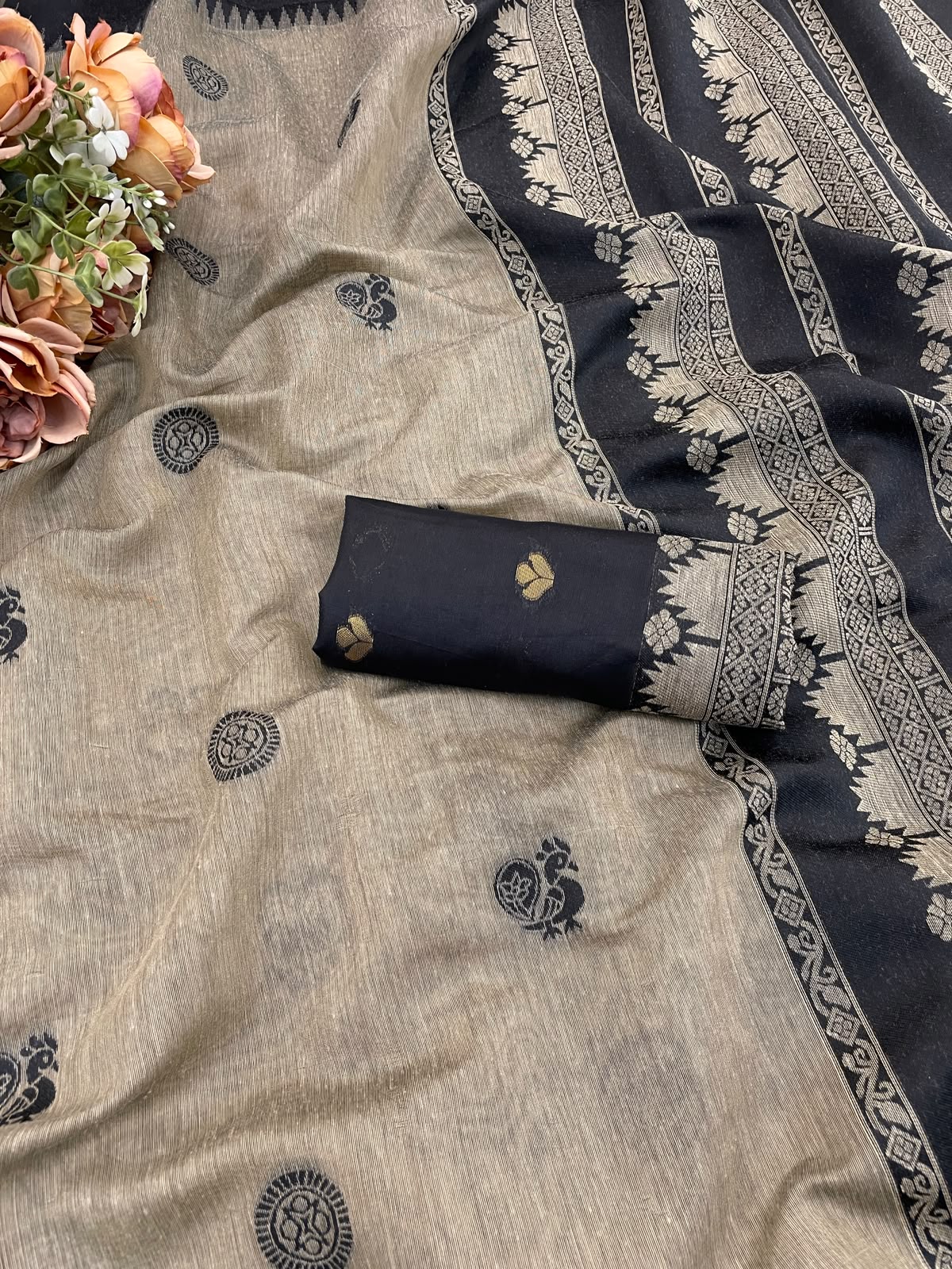 Scrumptious Beige Cotton Silk Saree With Staring Blouse Piece