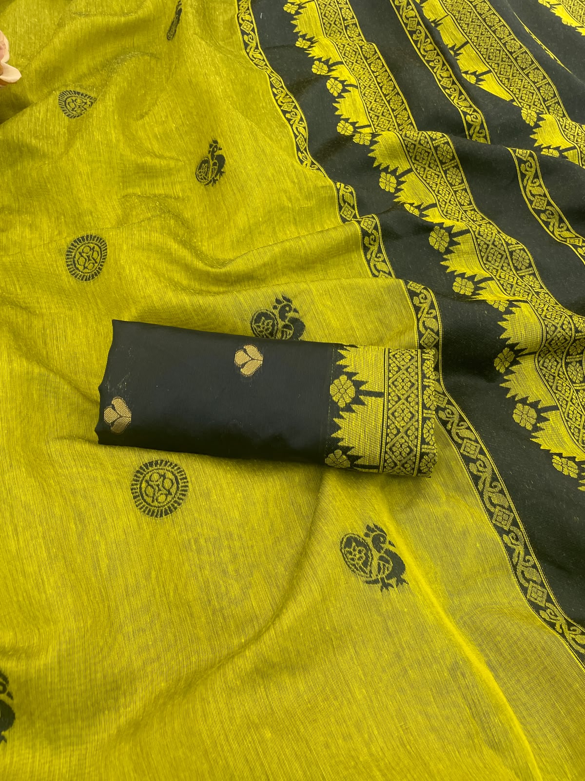Ineffable Green Cotton Silk Saree With Ephemeral Blouse Piece