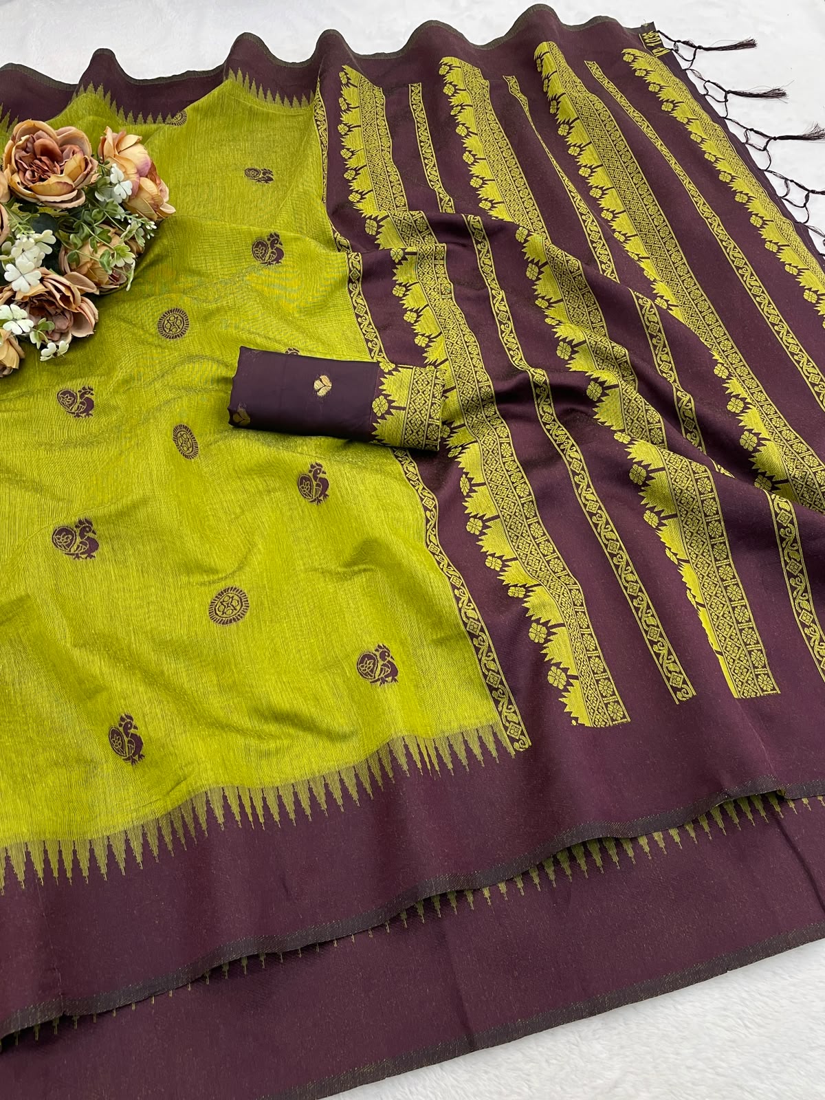 Arresting Green Cotton Silk Saree With Brood Blouse Piece