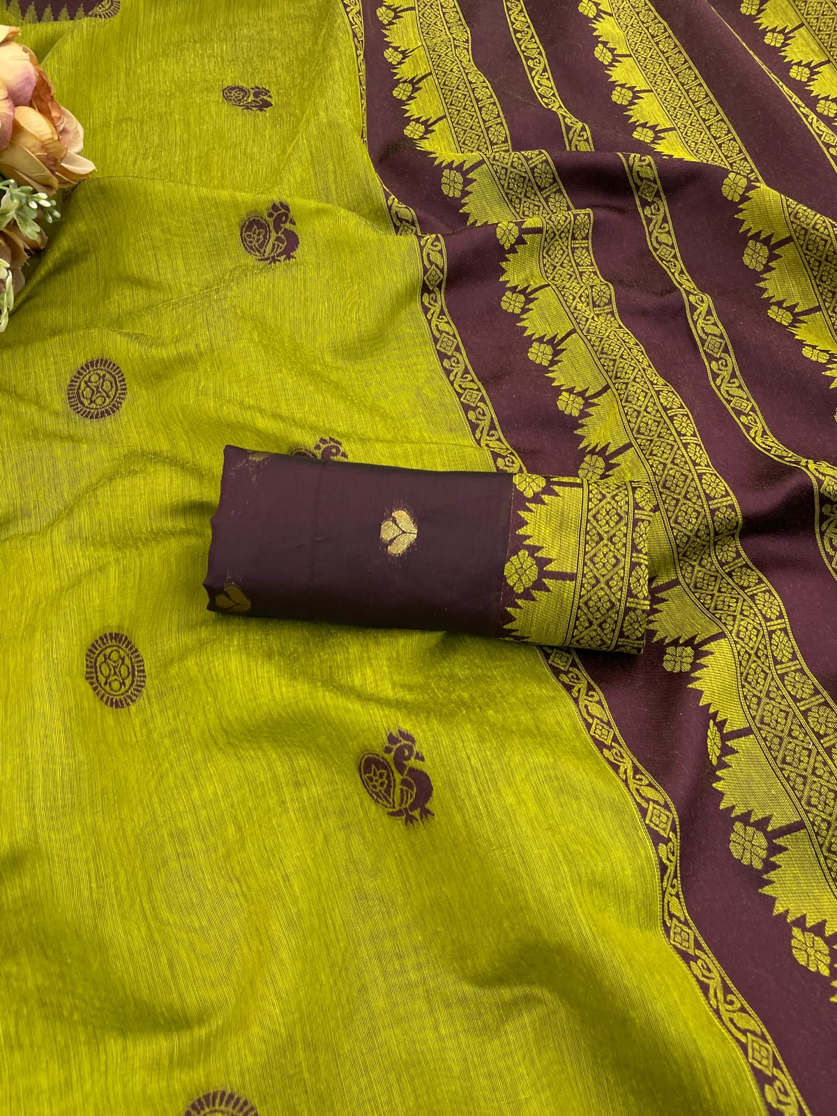 Arresting Green Cotton Silk Saree With Brood Blouse Piece