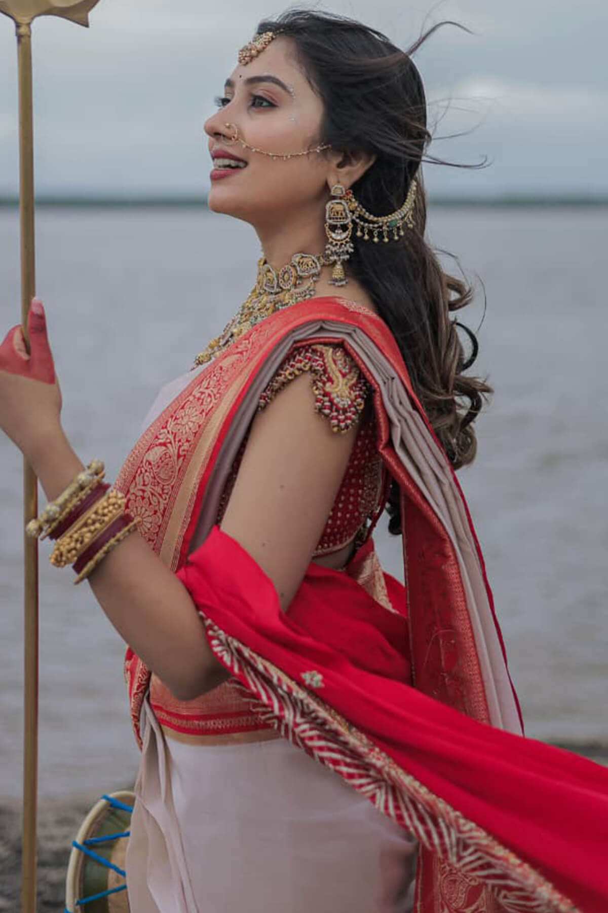 Profuse Off White Soft Silk Saree With Unique Blouse Piece
