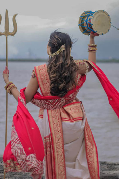 Profuse Off White Soft Silk Saree With Unique Blouse Piece