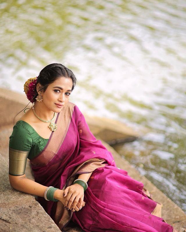 Desirable Dark Pink Soft Silk Saree With Effulgent Blouse Piece