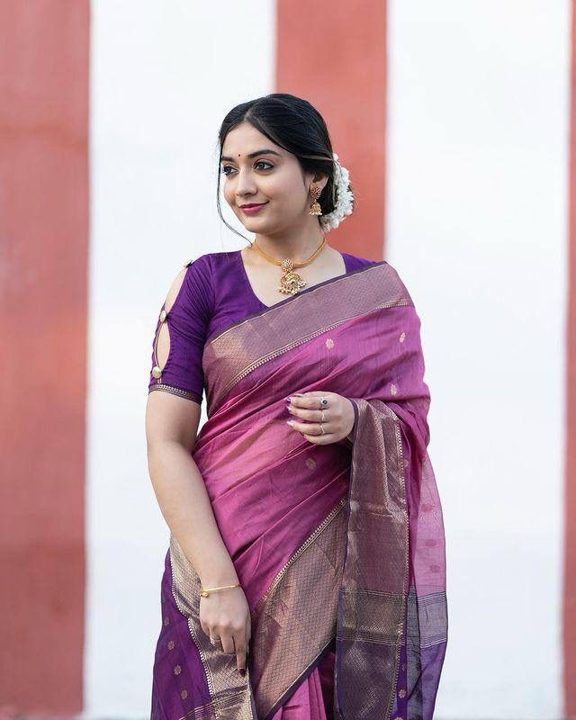 Angelic Lavendor Soft Silk Saree With Scrupulous Blouse Piece