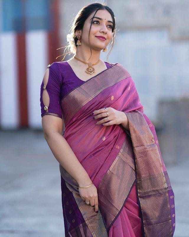 Angelic Lavendor Soft Silk Saree With Scrupulous Blouse Piece