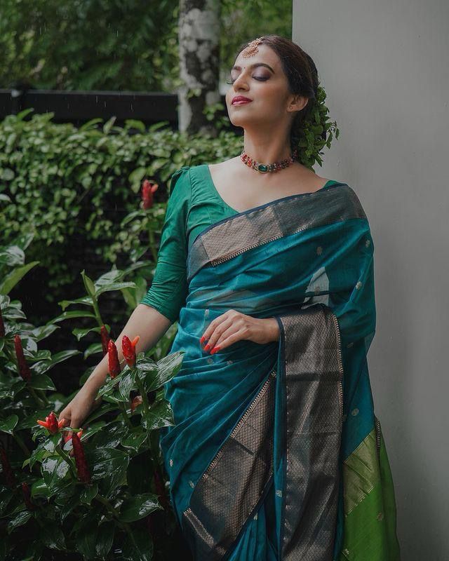 Serendipity Rama Soft Silk Saree With Ravishing Blouse Piece