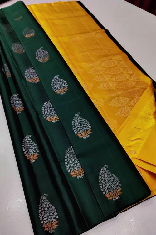 Load image into Gallery viewer, Majesty Dark Green Soft Silk Saree With Piquant Blouse Piece
