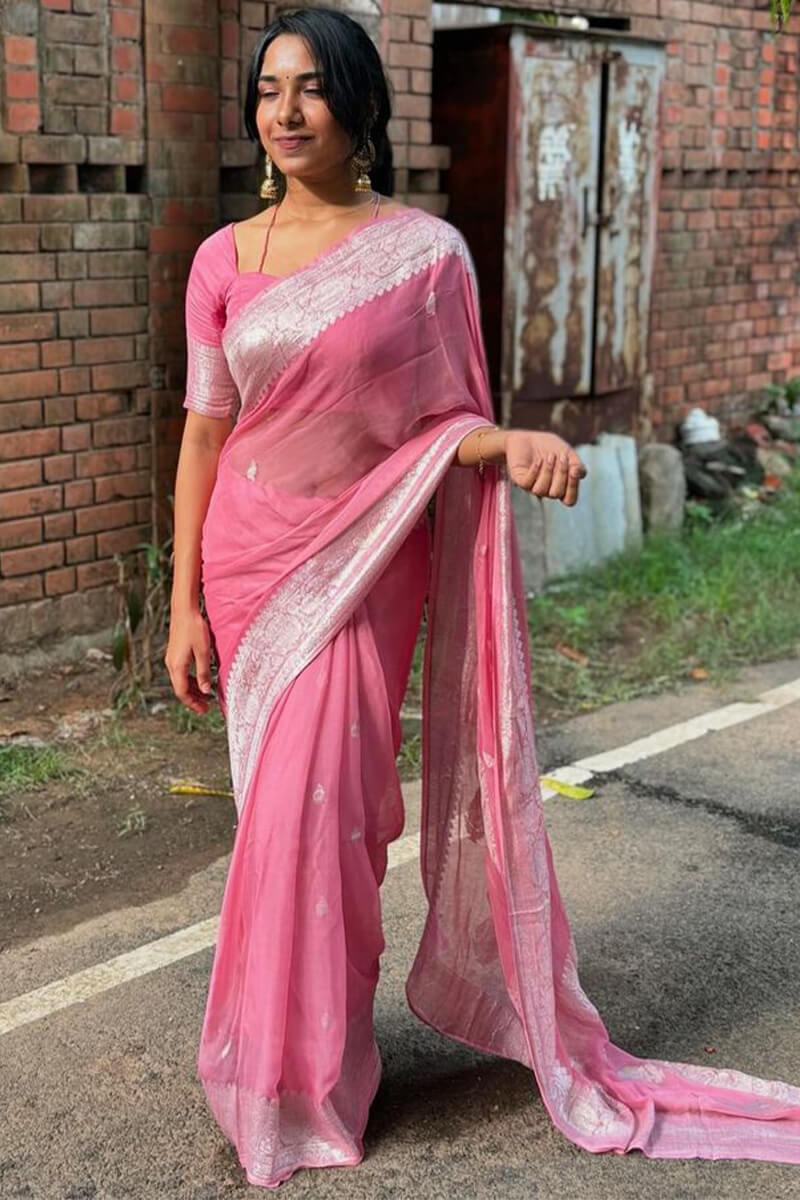 Pulsating Pink Cotton Silk Saree With Pleasurable Blouse Piece