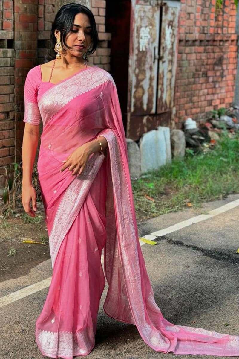 Pulsating Pink Cotton Silk Saree With Pleasurable Blouse Piece