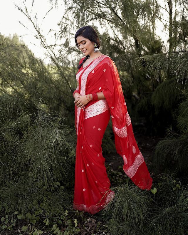 Designer Red Soft Silk Saree With Arresting Blouse Piece