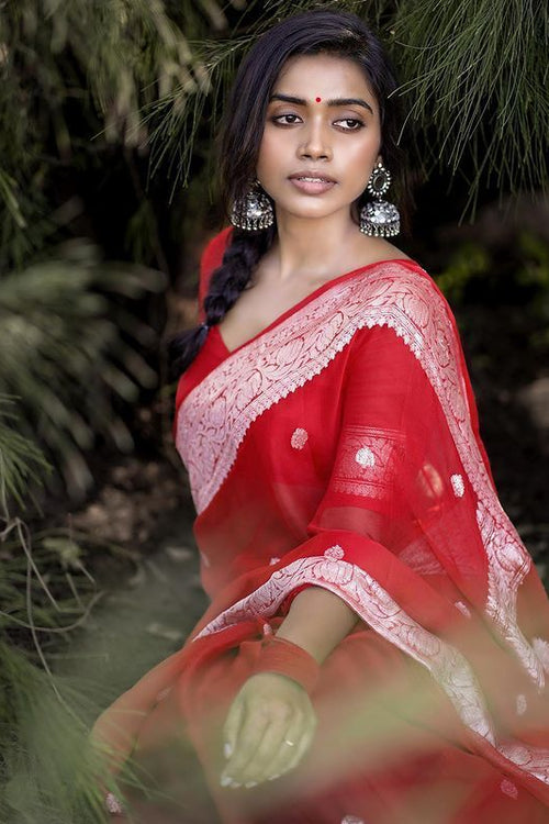 Farewell saree for teens red 2021 Fancy Look. | Fancy sarees party wear,  Women wedding guest dresses, College girl fashion