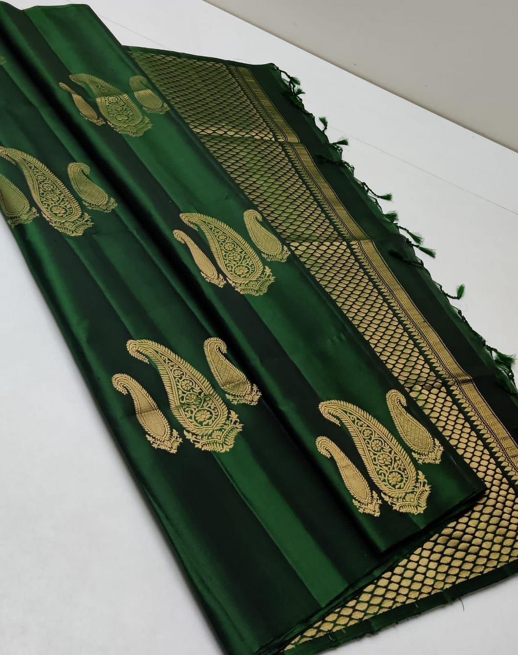Entrancing Dark Green Soft Silk Saree With Divine Blouse Piece