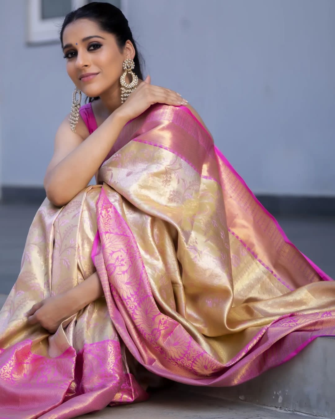 Snappy Beige Soft Silk Saree With Staggering Blouse Piece