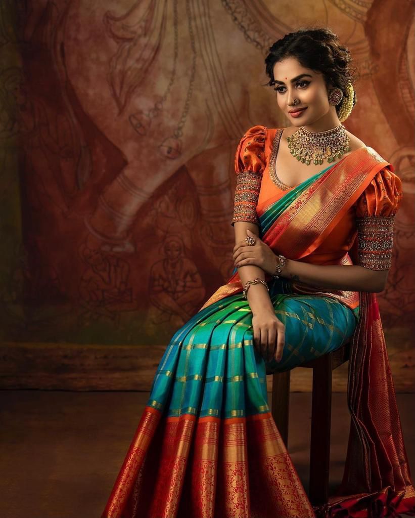 Staggering Rama Soft Silk Saree With Incomparable Blouse Piece