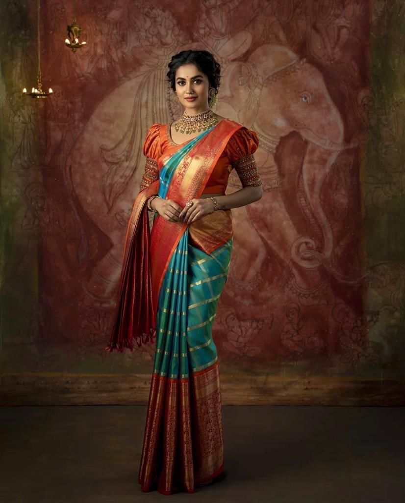 Staggering Rama Soft Silk Saree With Incomparable Blouse Piece