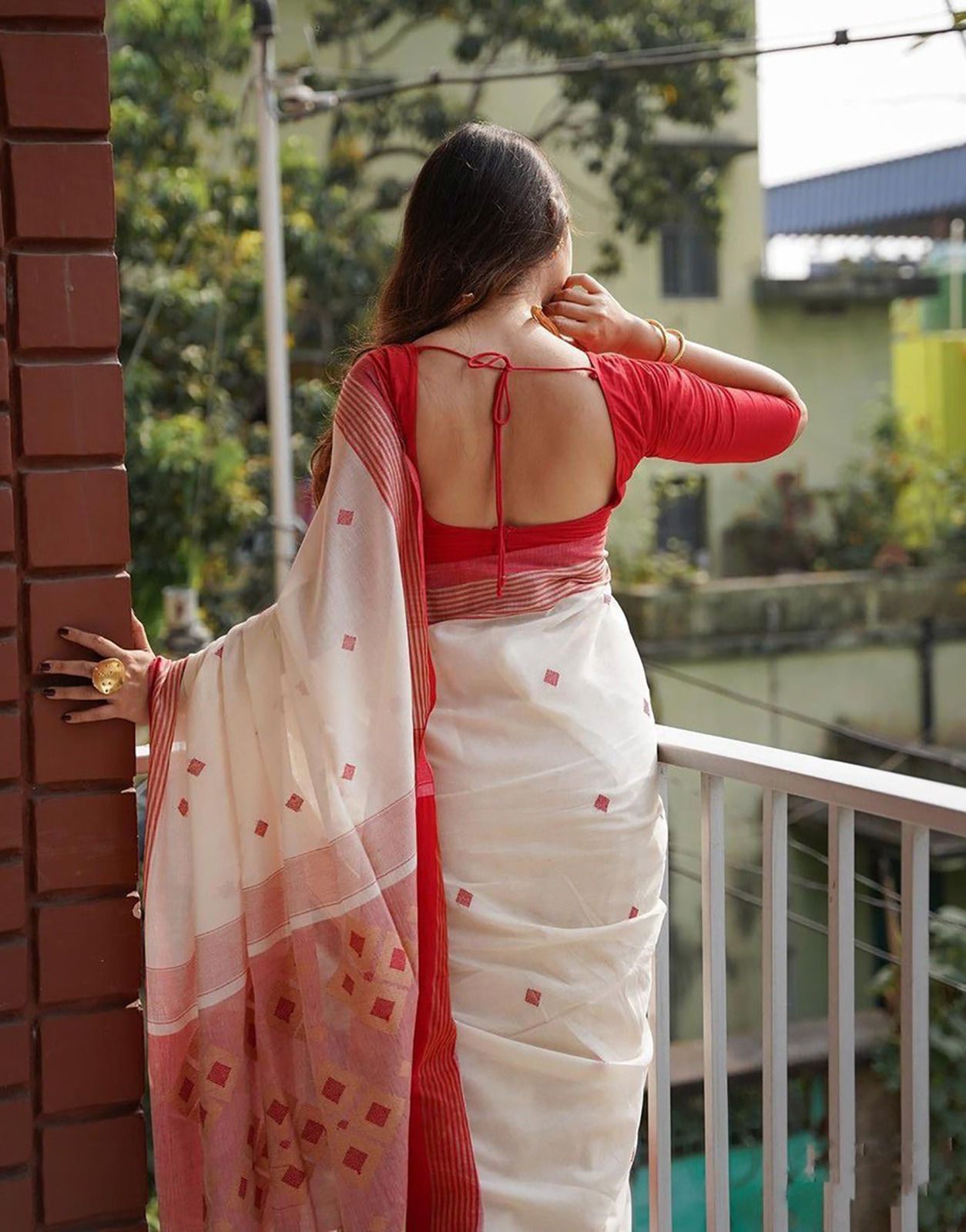 Desiring Off White Cotton Silk Saree With Capricious Blouse Piece