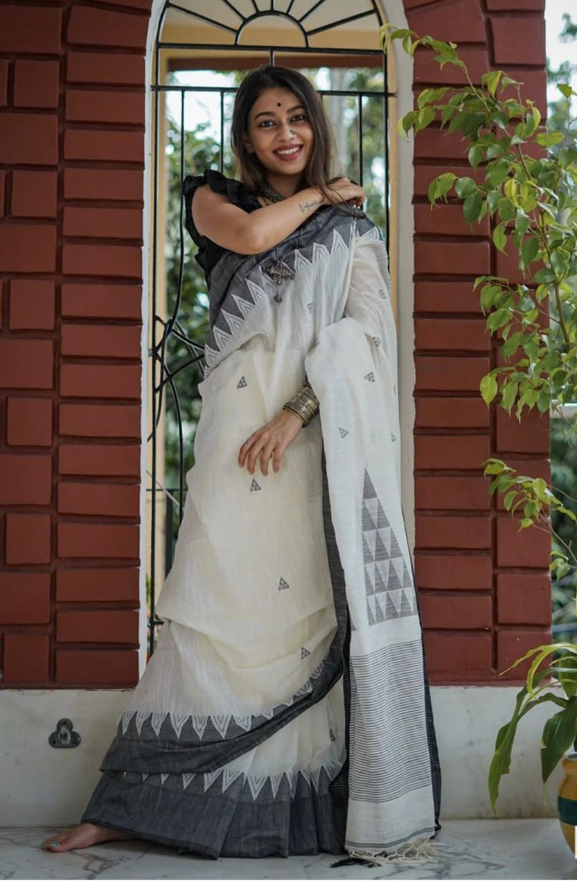 Flaunt Off White Cotton Silk Saree With Blooming Blouse Piece