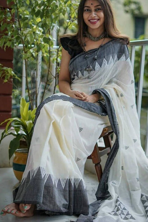 Load image into Gallery viewer, Flaunt Off White Cotton Silk Saree With Blooming Blouse Piece
