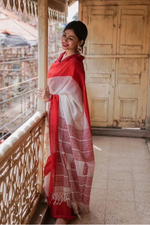 Load image into Gallery viewer, Extraordinary Off White Cotton Silk Saree With Demanding Blouse Piece
