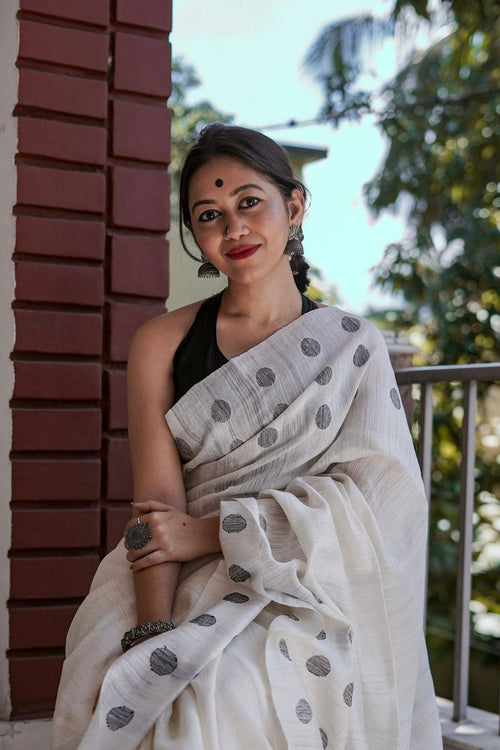 Load image into Gallery viewer, Bucolic Off White Cotton Silk Saree With Evocative Blouse Piece
