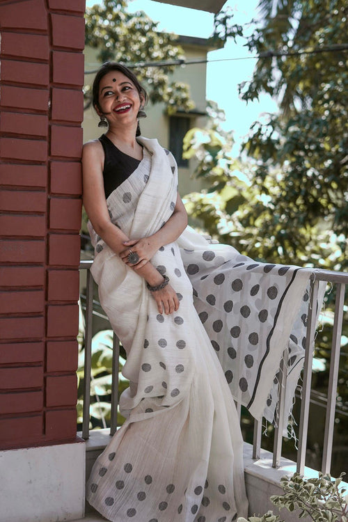 Load image into Gallery viewer, Bucolic Off White Cotton Silk Saree With Evocative Blouse Piece
