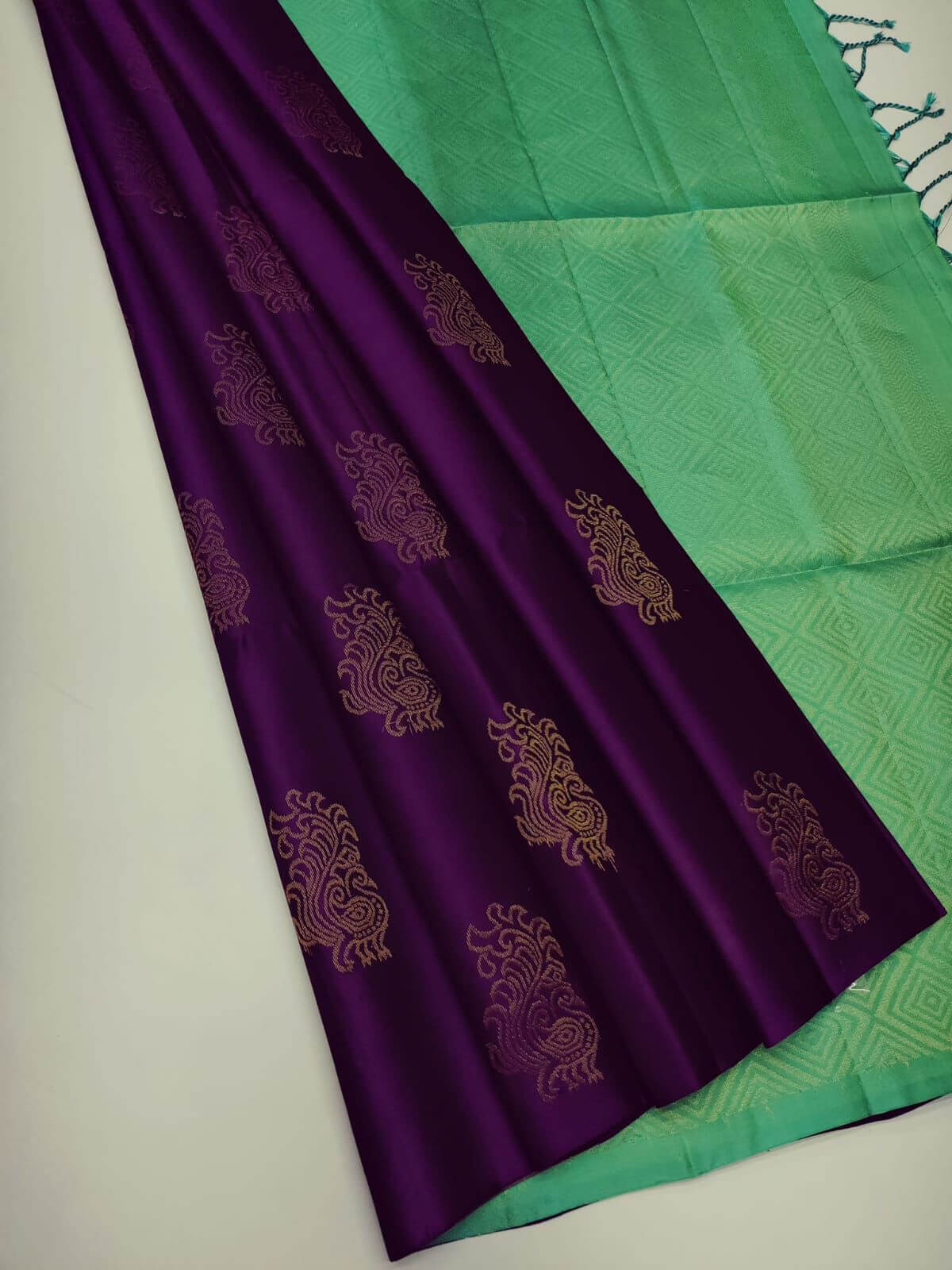 Effulgent Purple Soft Silk Saree With Exemplary Blouse Piece