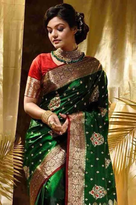 Load image into Gallery viewer, Skinny Dark Green Soft Silk Saree With Deserving Blouse Piece
