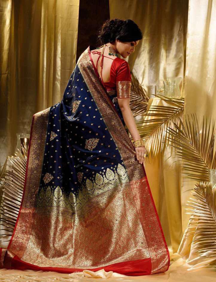 Engrossing Navy Blue Soft Silk Saree With Arresting Blouse Piece