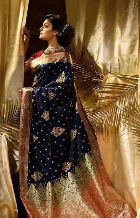 Load image into Gallery viewer, Engrossing Navy Blue Soft Silk Saree With Arresting Blouse Piece
