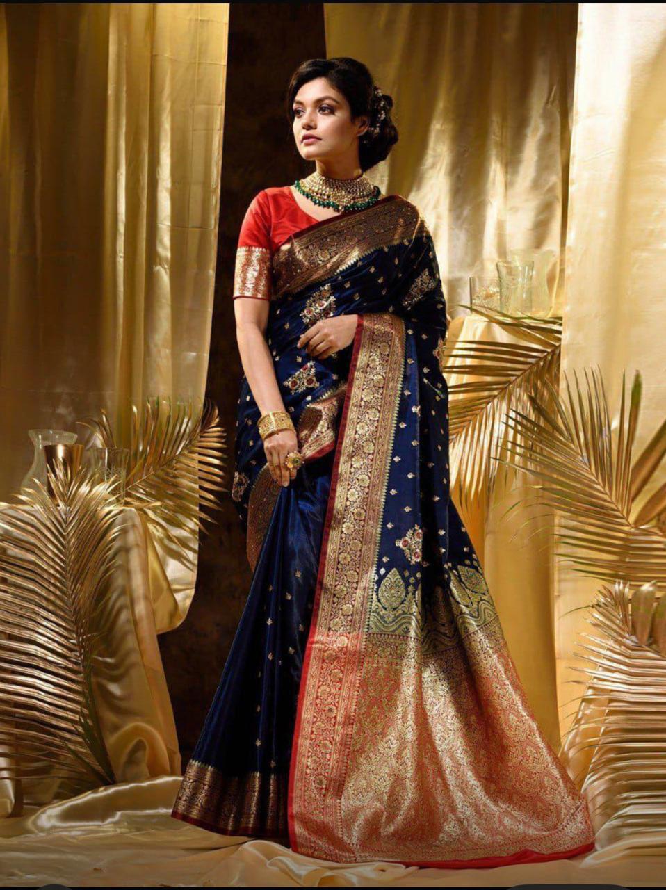 Engrossing Navy Blue Soft Silk Saree With Arresting Blouse Piece