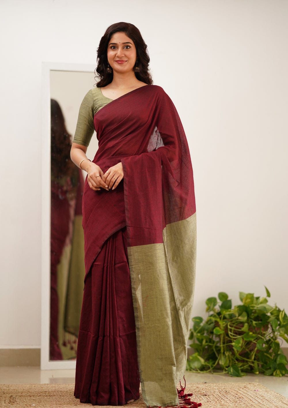 Staring Maroon Cotton Silk Saree With Captivating Blouse Piece