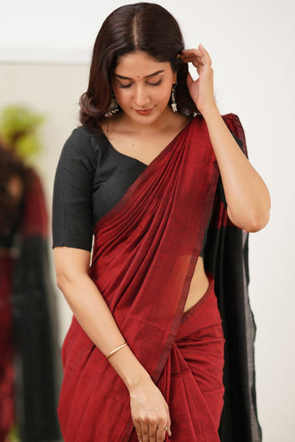 Staggering Red Cotton Silk Saree With Brood Blouse Piece