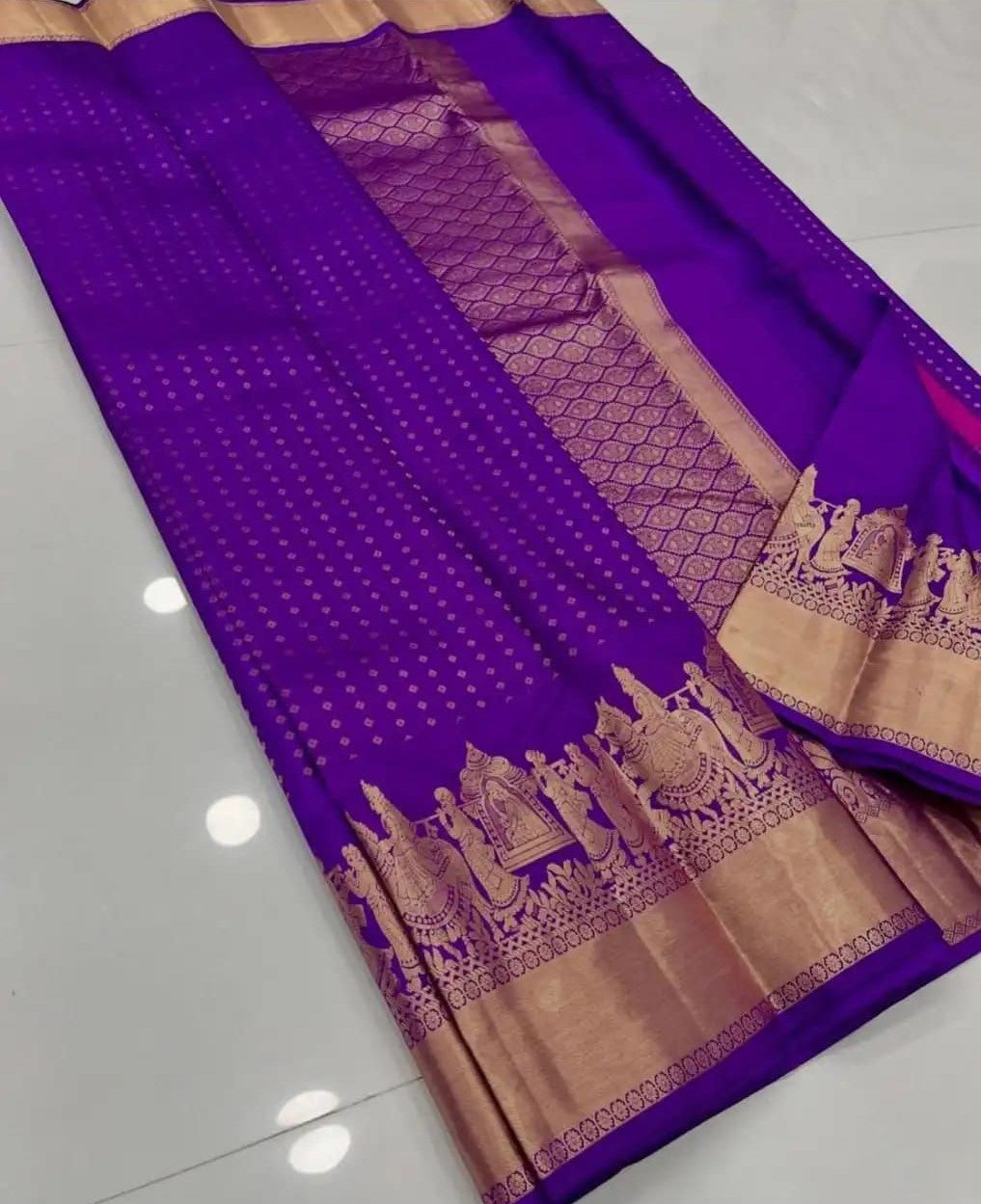 Delightful Purple Soft Silk Saree With Exuberant Blouse Piece