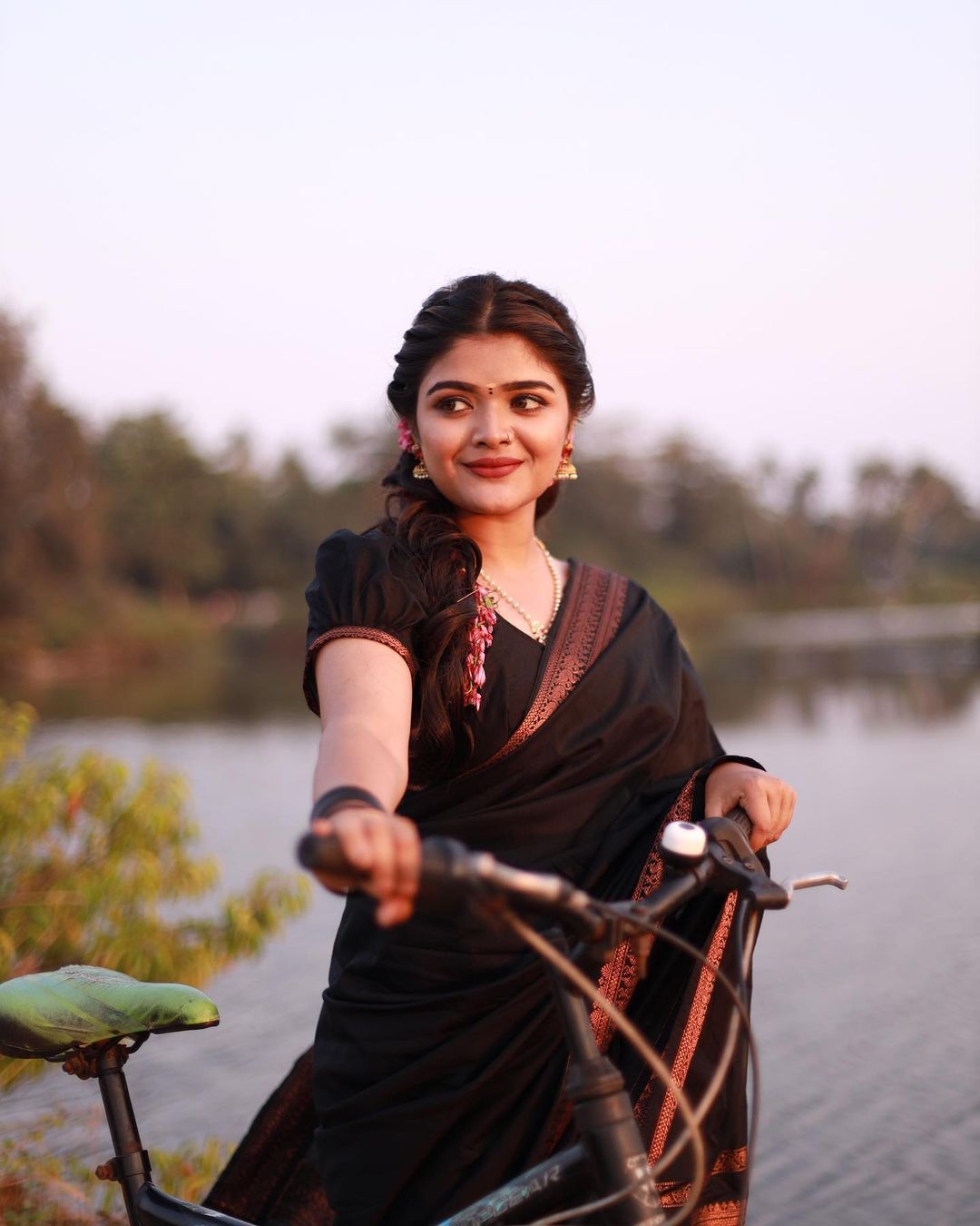 Skinny Black Soft Banarasi Silk Saree With Beauteous Blouse Piece