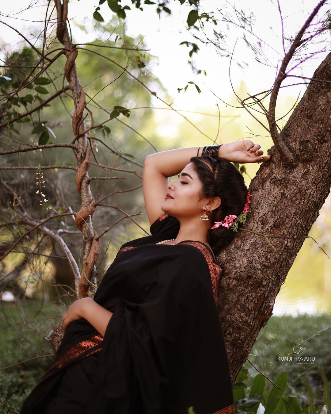 Skinny Black Soft Banarasi Silk Saree With Beauteous Blouse Piece