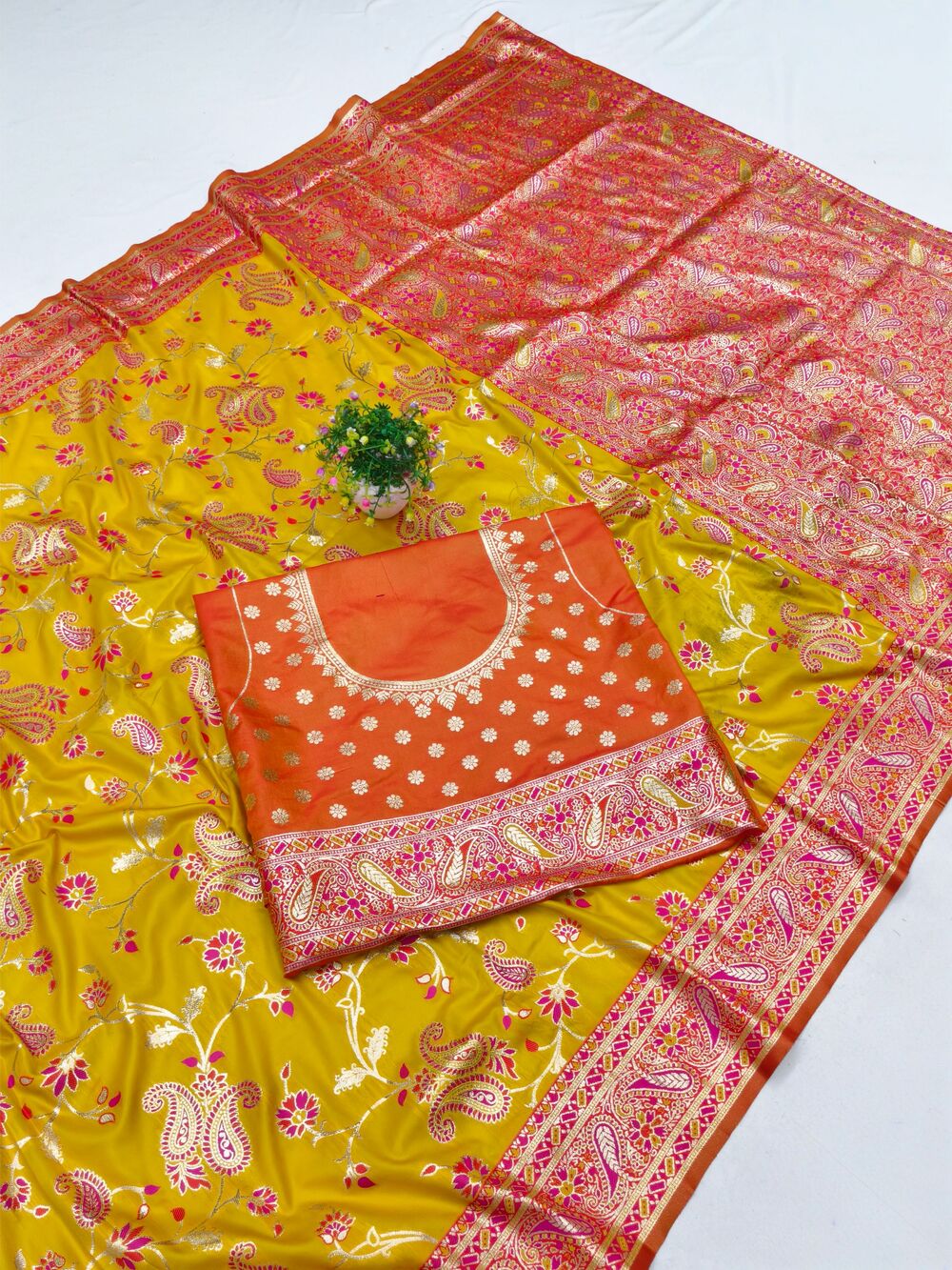 Gratifying Yellow Pure Zari Weaving Banarasi Silk Saree With Piquant Blouse Piece