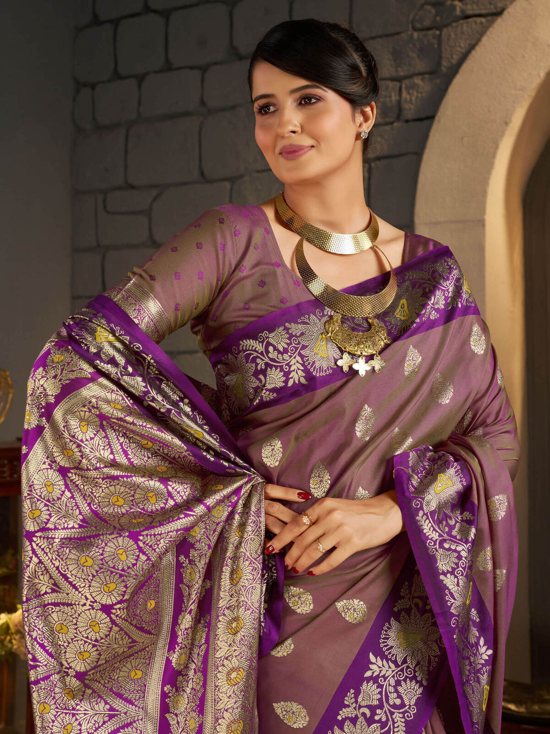 Serendipity Lavender Pure Zari Weaving Banarasi Silk Saree With Opulent Blouse Piece