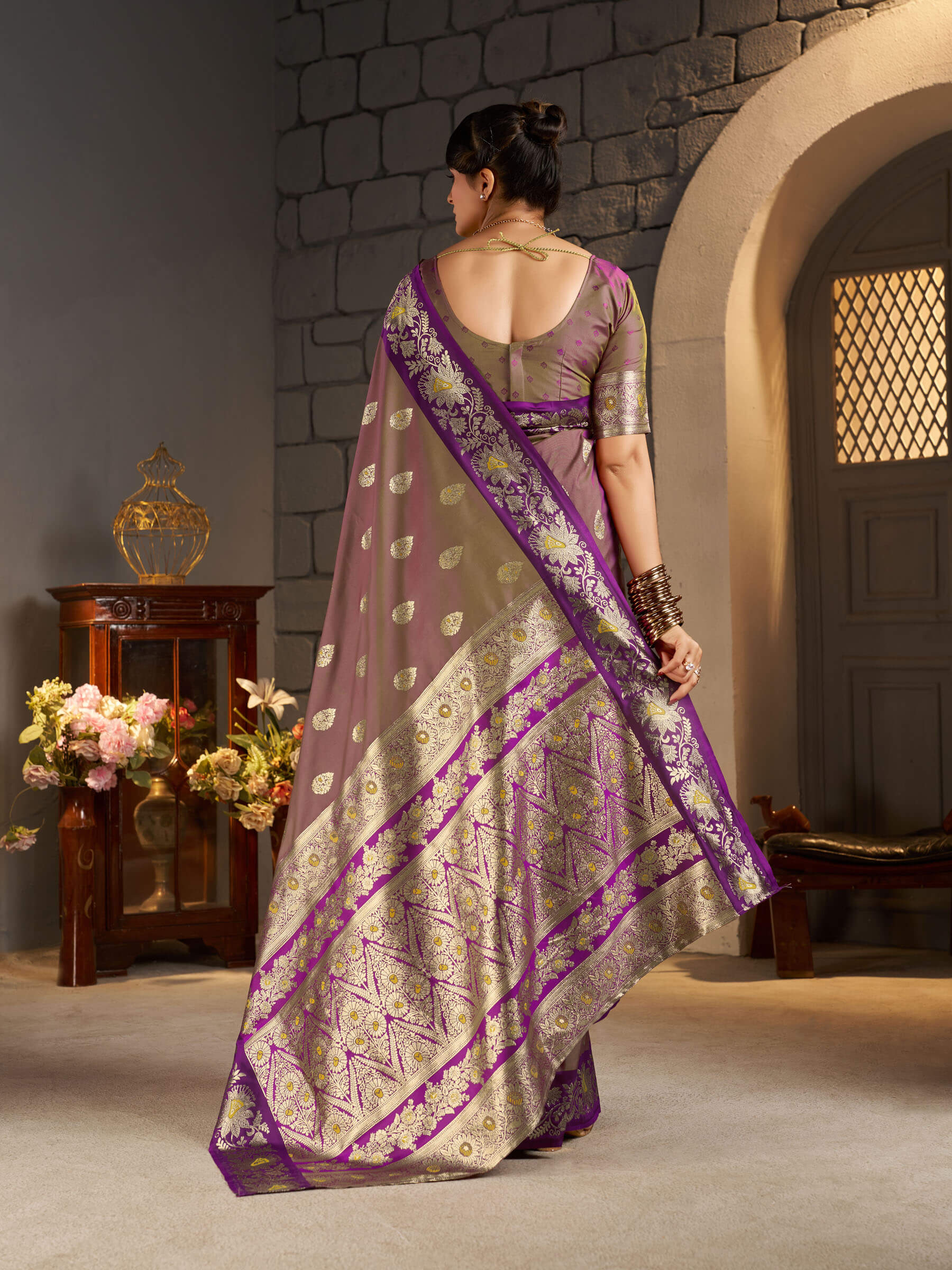 Serendipity Lavender Pure Zari Weaving Banarasi Silk Saree With Opulent Blouse Piece