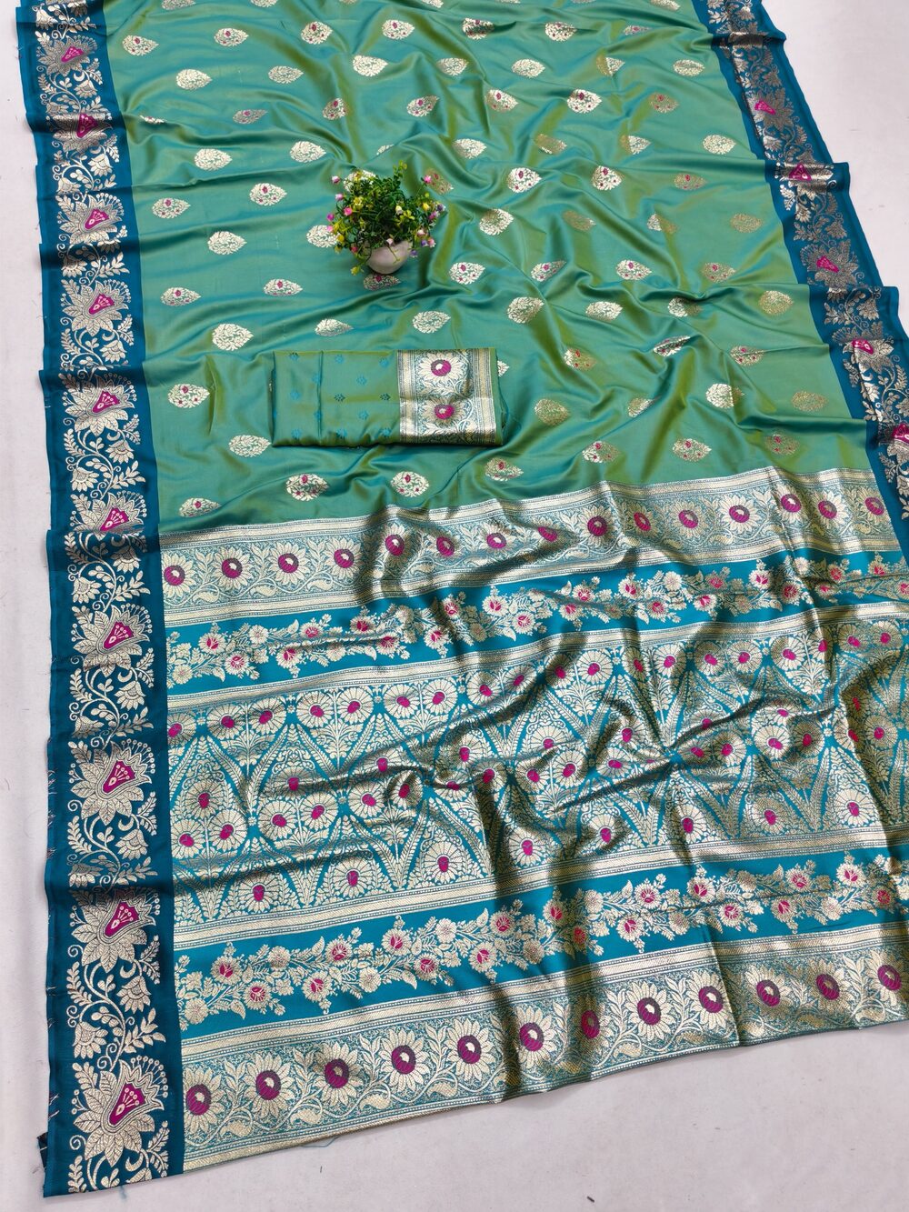 Imaginative Sea Green Pure Zari Weaving Banarasi Silk Saree With Stunning Blouse Piece