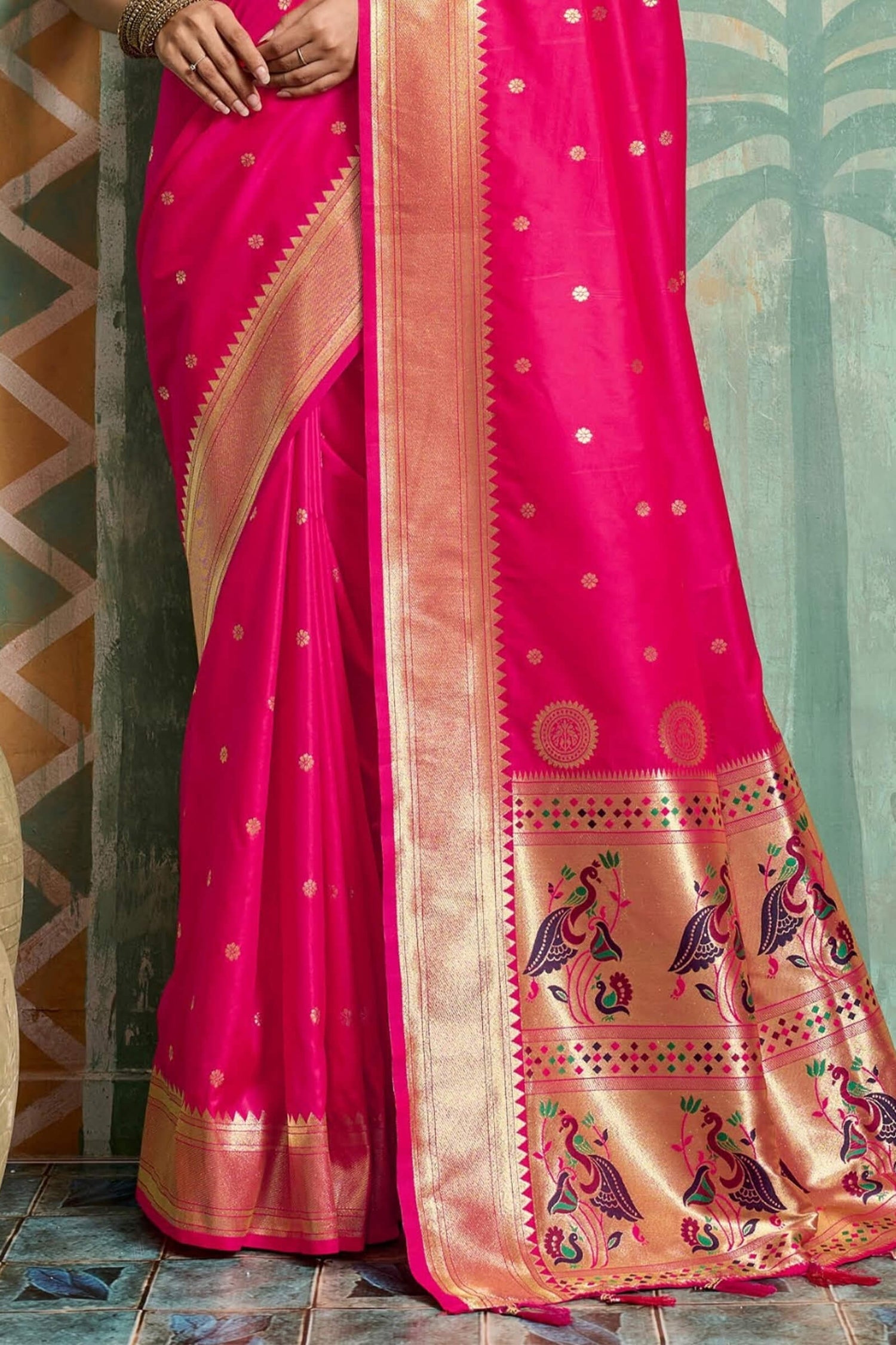 Profuse Dark Pink Paithani Silk Saree With Arresting Blouse Piece