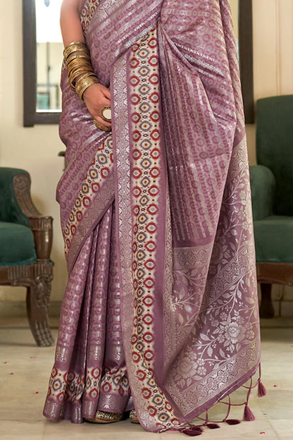 Ravishing Lavender Digital Printed Soft Silk Saree With Chatoyant Blouse Piece