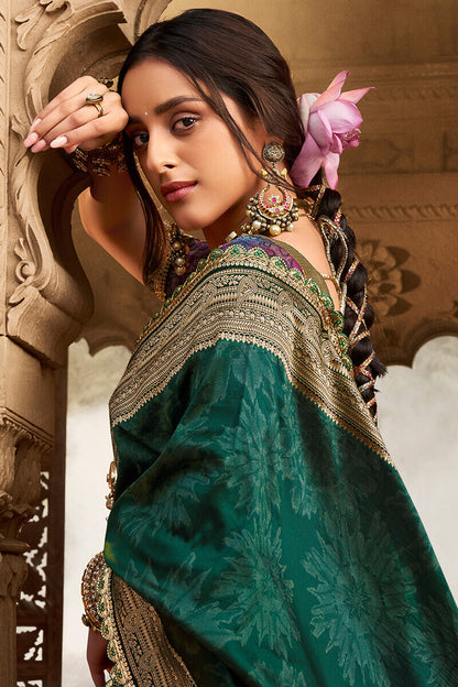 Incomparable Dark Green Soft Banarasi Silk Saree With Lassitude Blouse Piece