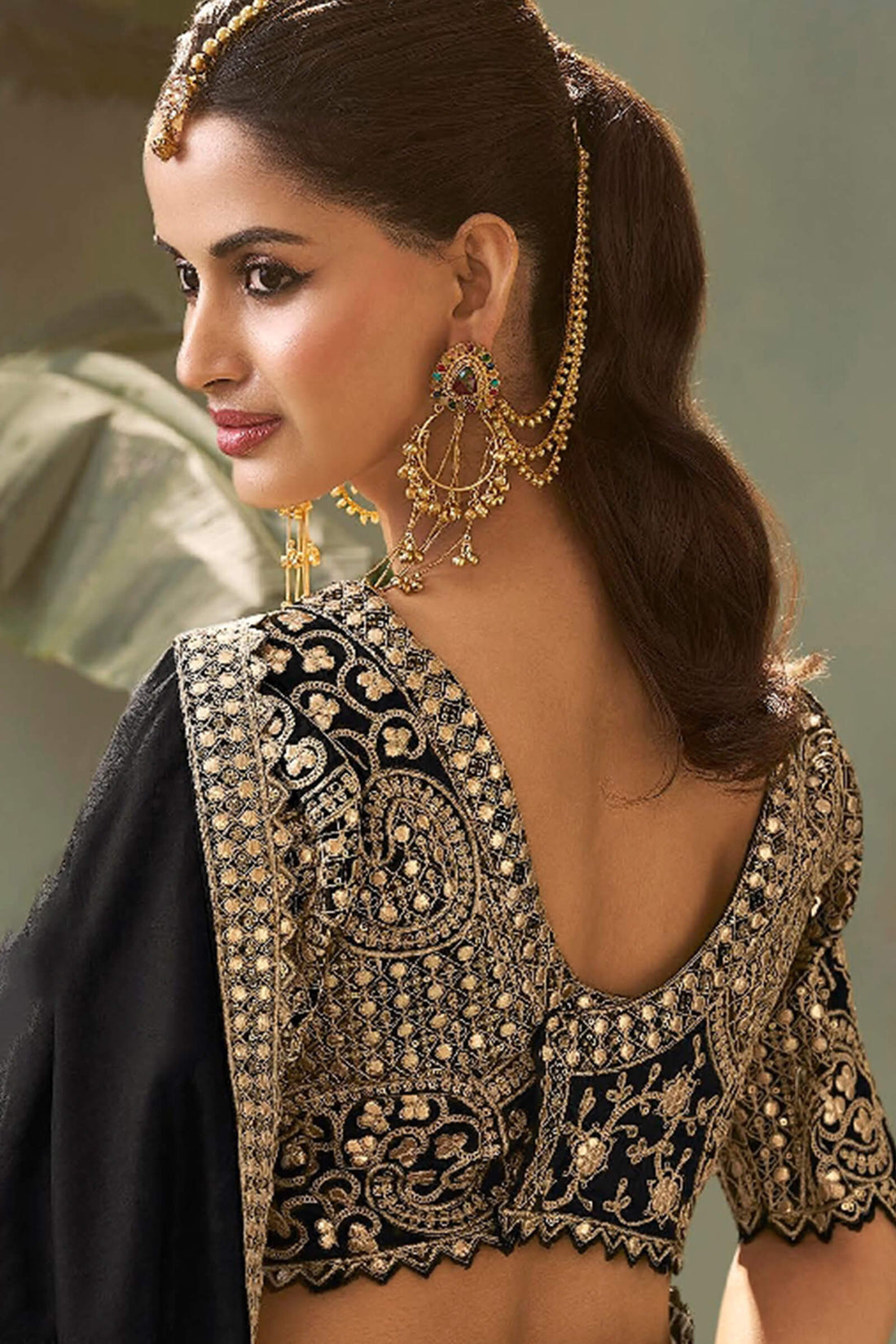 Effulgent Black Soft Silk Embroidery Work Saree With Ailurophile Blouse Piece